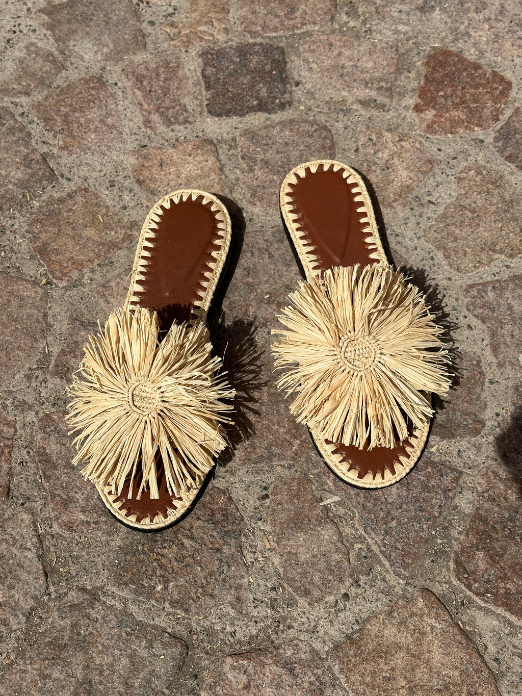 Women's Raffia Flower Flat Slide Sandals – Natural