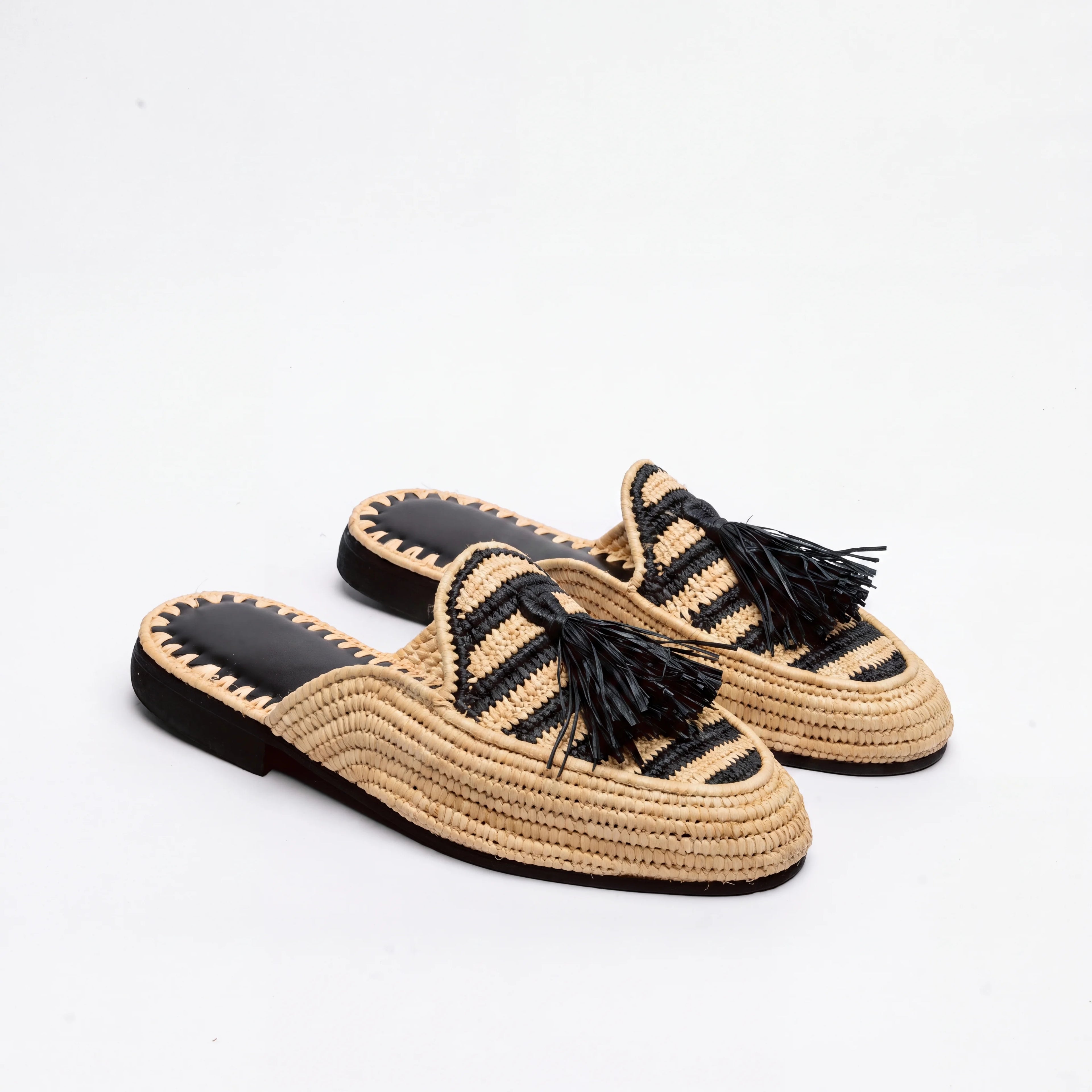Moroccan Raffia Babouche in Black & Natural