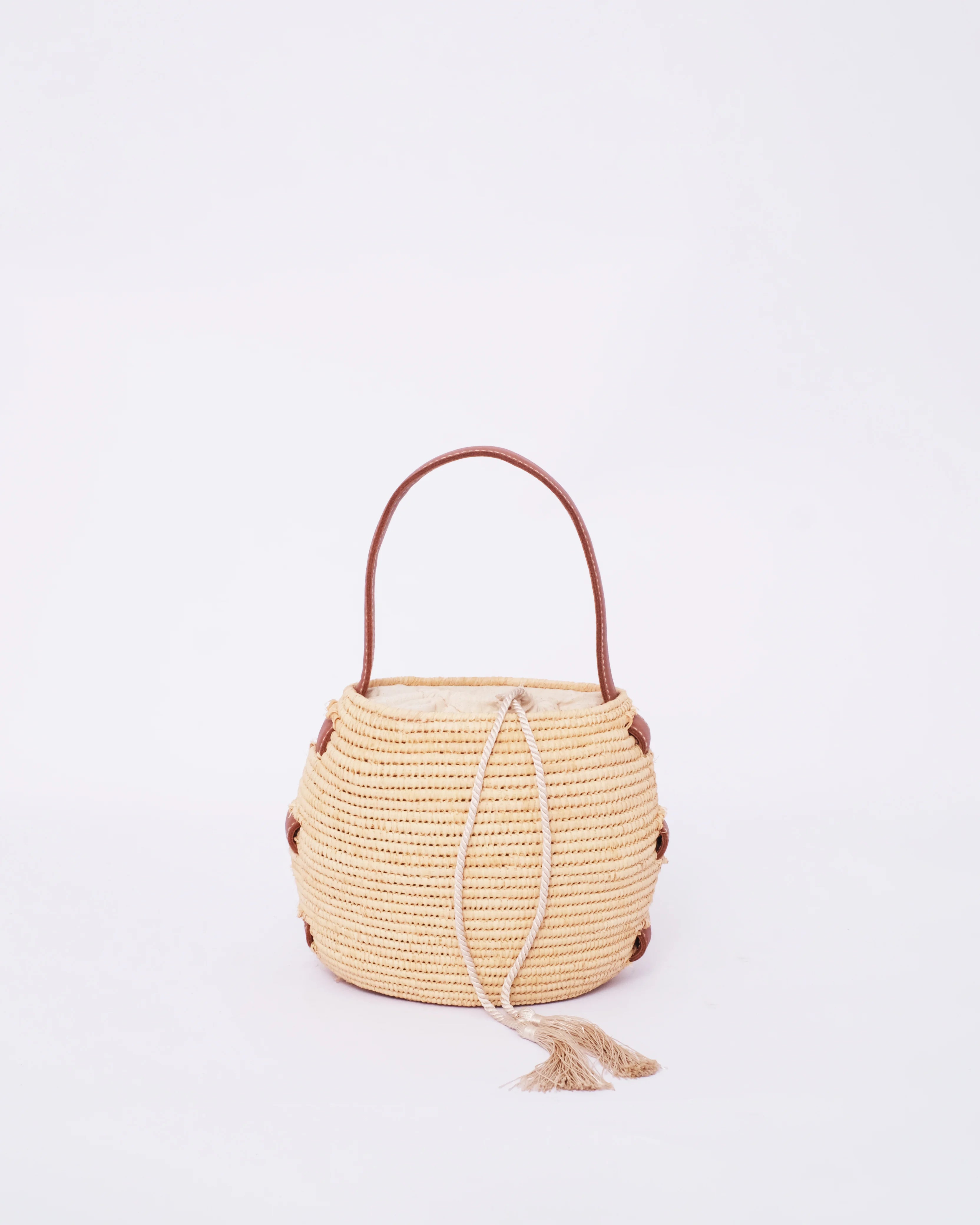 Raffia Bucket Bag With Natural Arc Handle Tassel