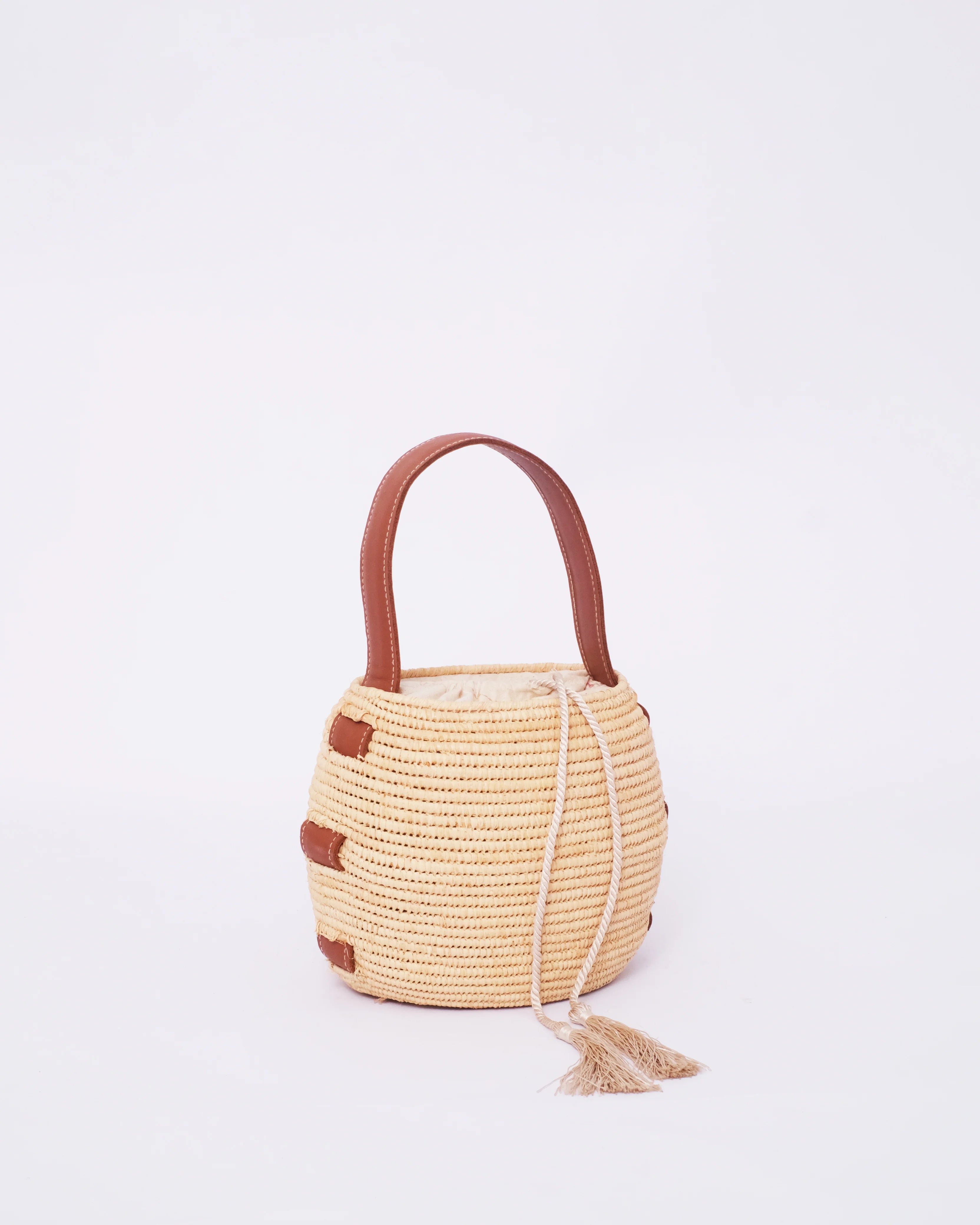Raffia Bucket Bag With Natural Arc Handle Tassel