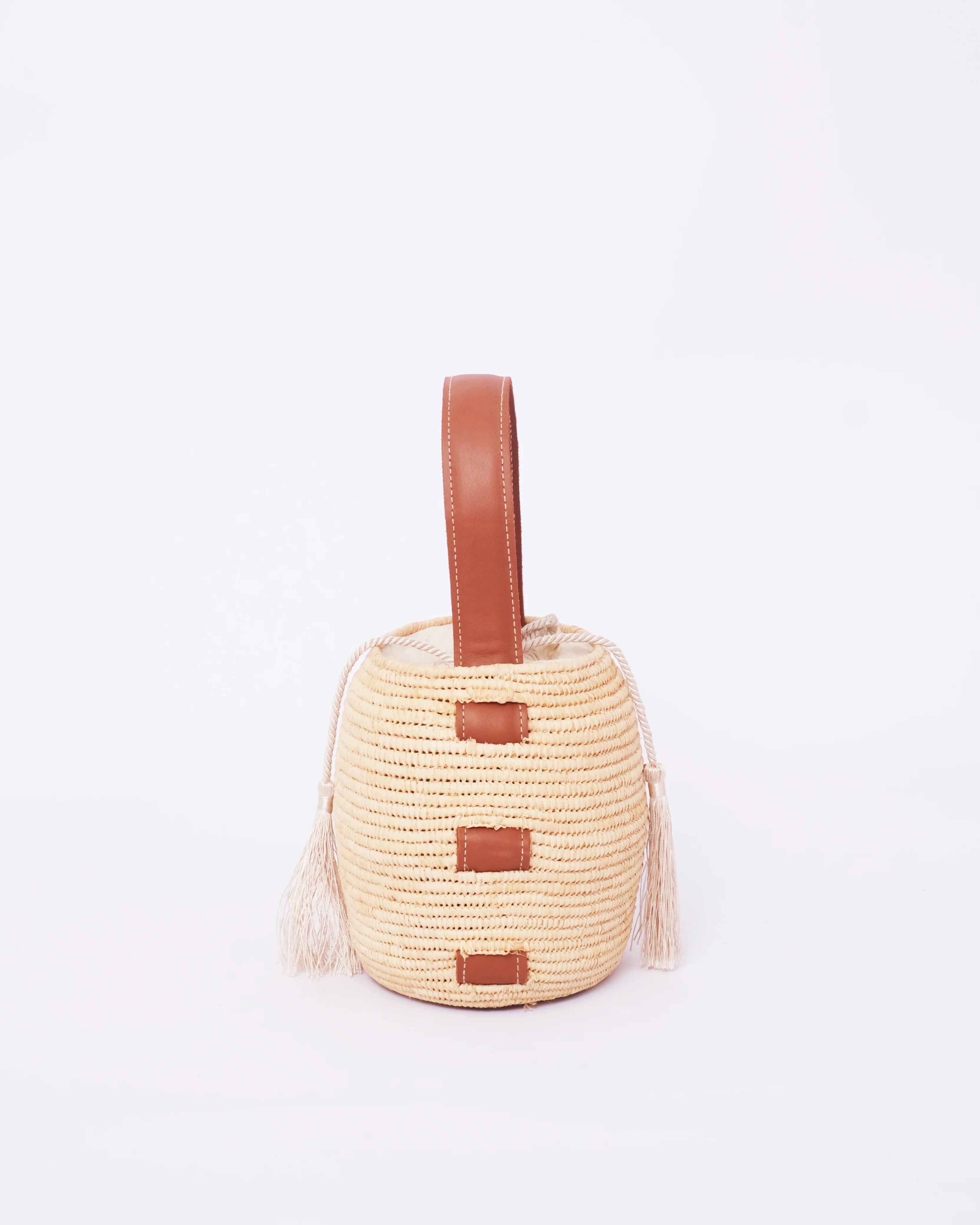 Raffia Bucket Bag With Natural Arc Handle Tassel