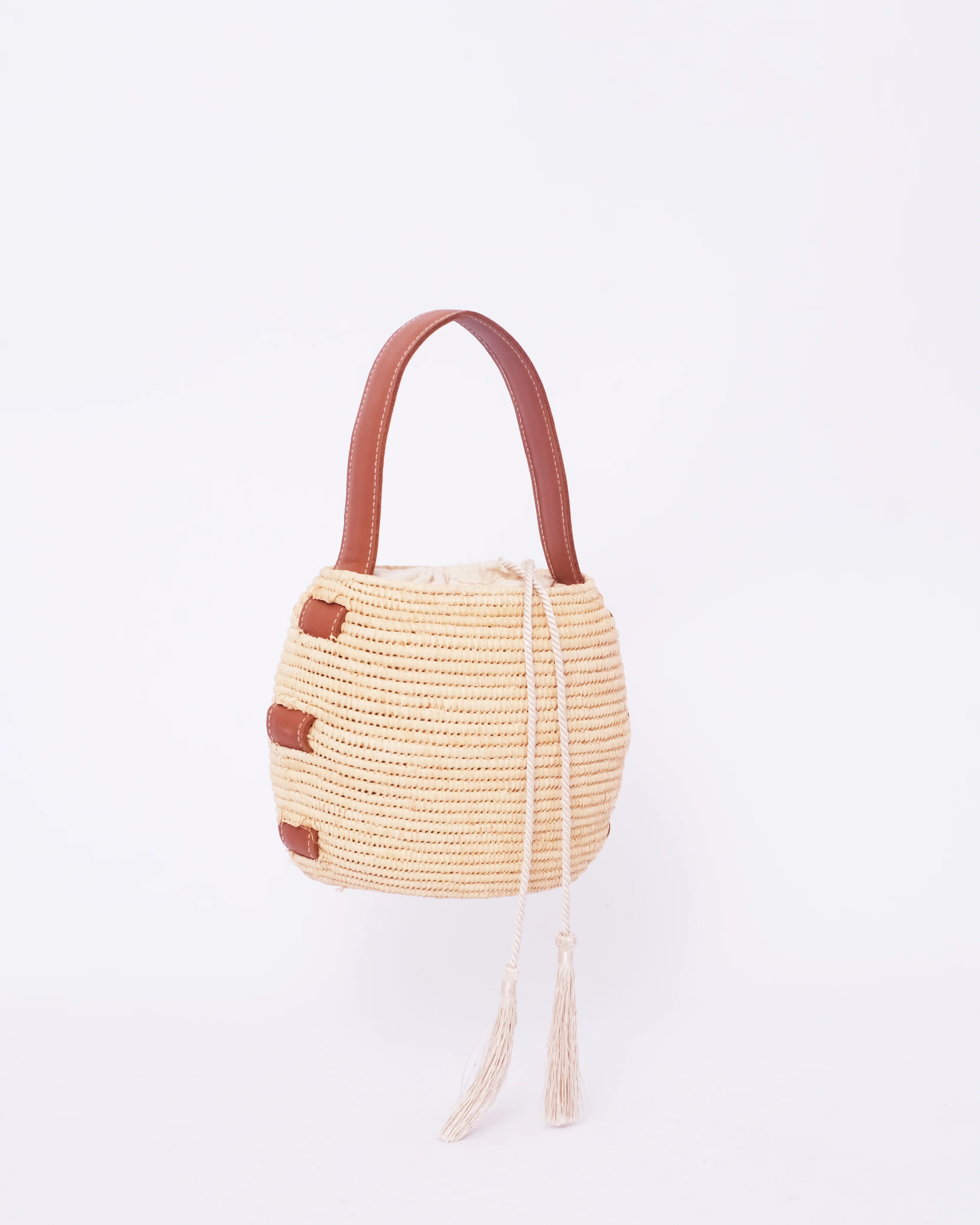 Raffia Bucket Bag With Natural Arc Handle Tassel