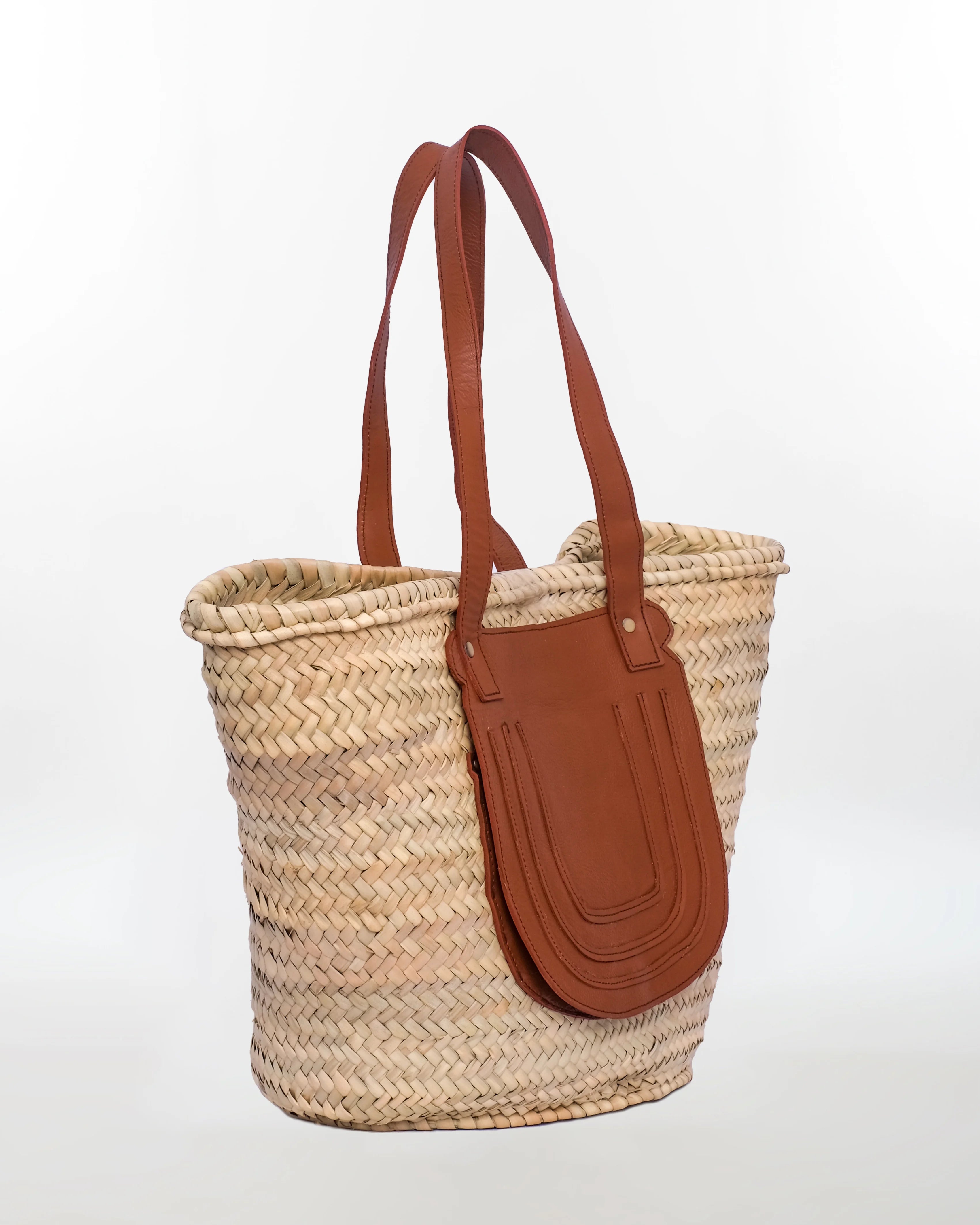 Horseshoe Pocket Straw Bag