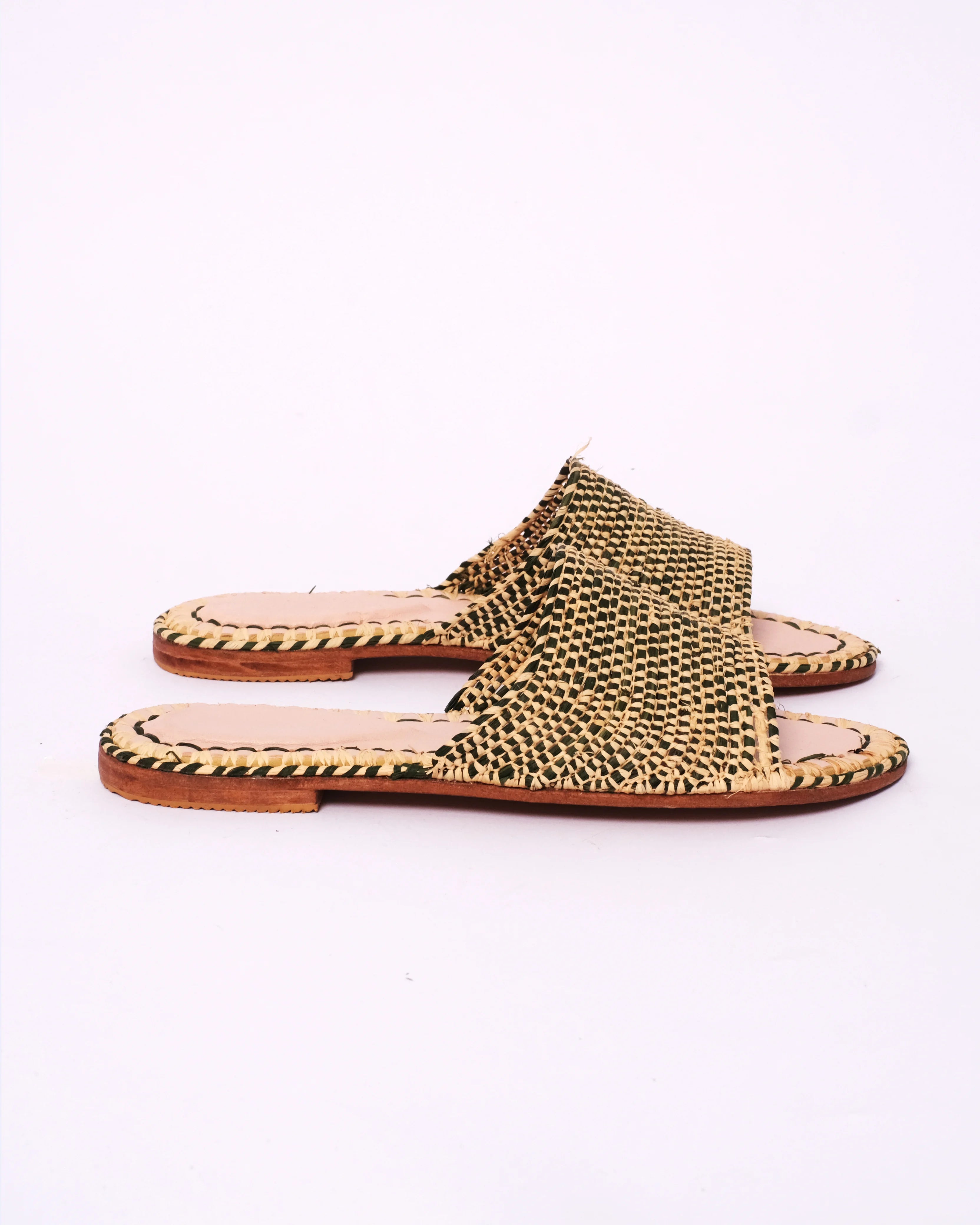 Women's Raffia Checkered Flat Slide Sandals – Natural & Black