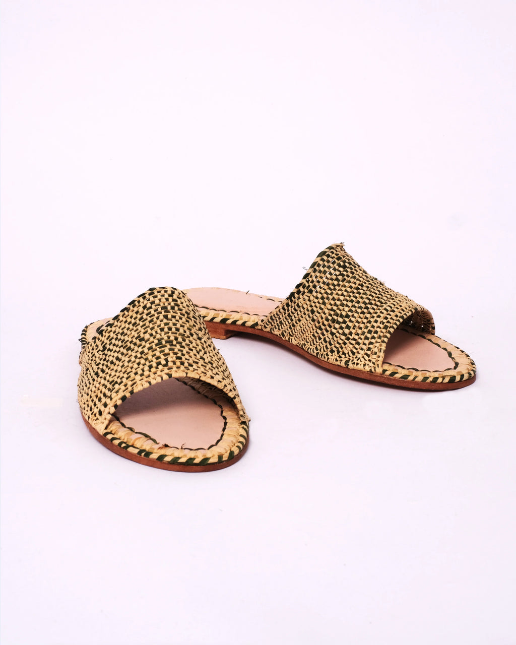 Women's Raffia Checkered Flat Slide Sandals – Natural & Black