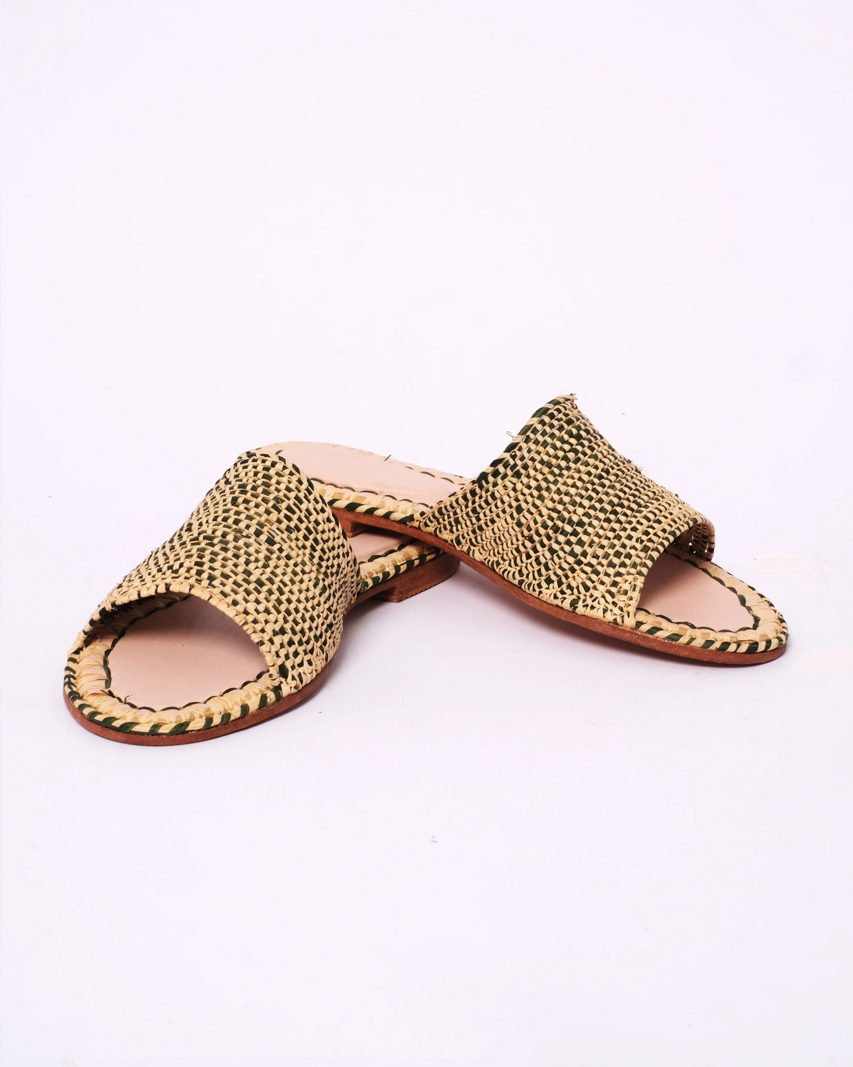 Women's Raffia Checkered Flat Slide Sandals – Natural & Black