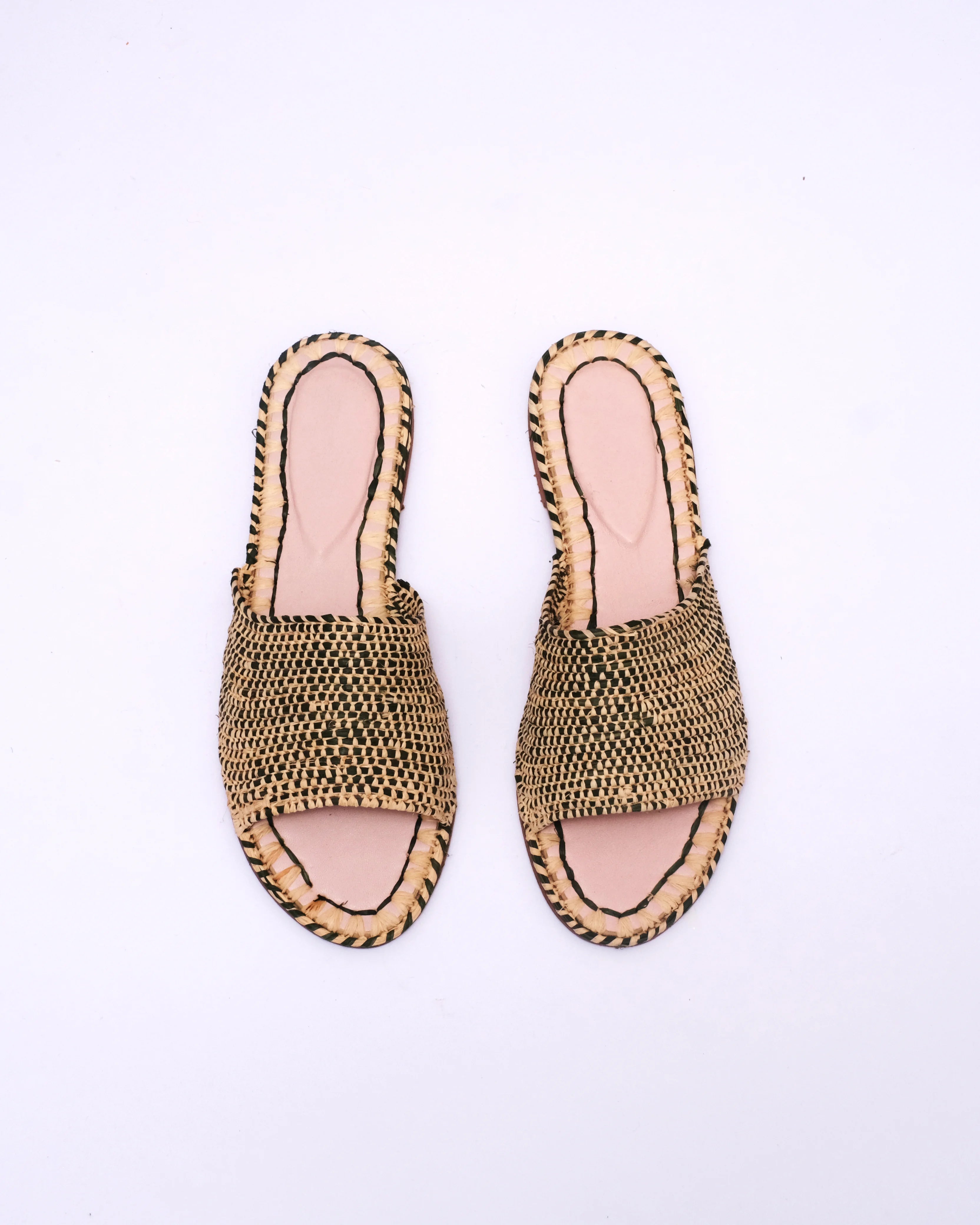 Women's Raffia Checkered Flat Slide Sandals – Natural & Black