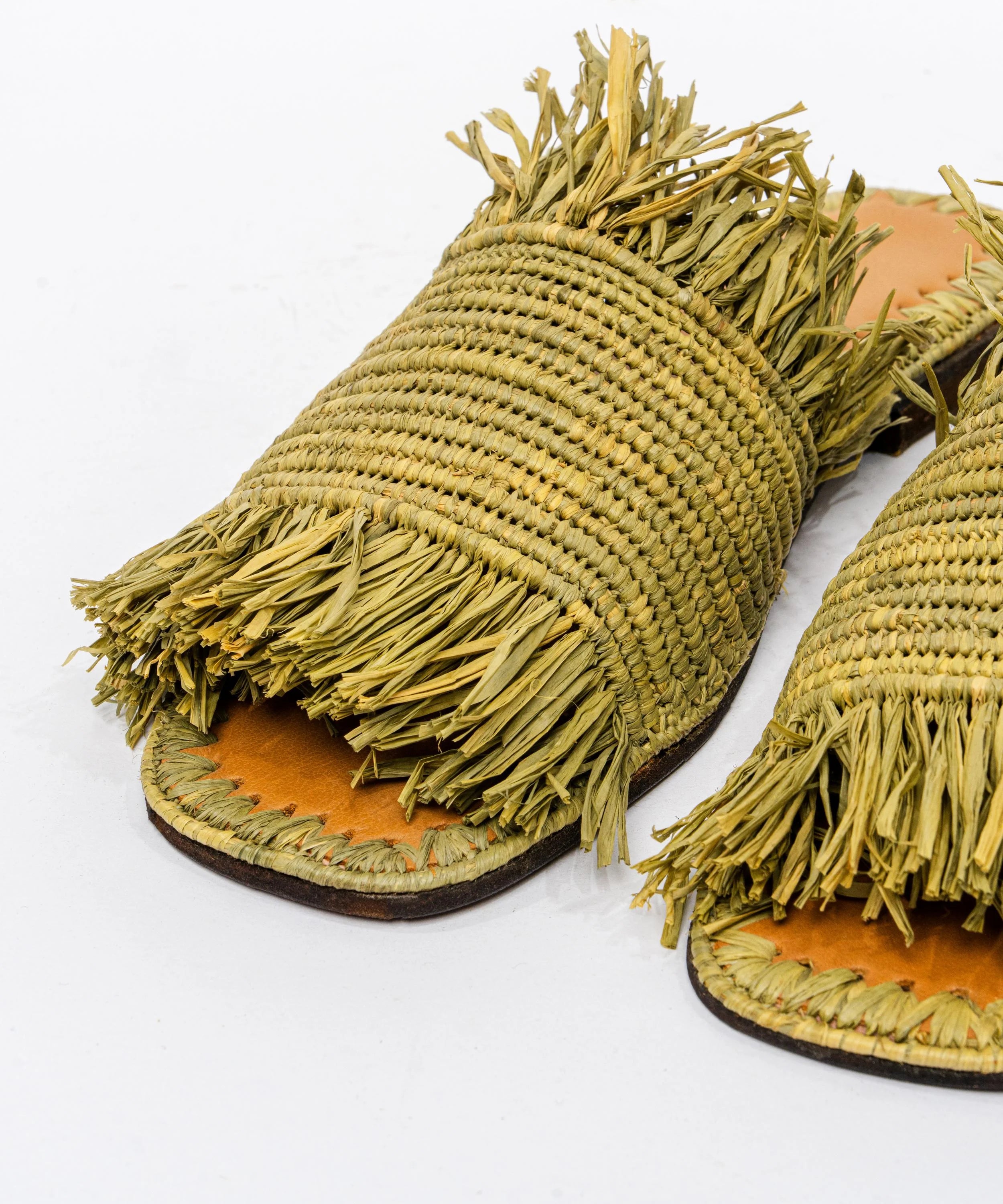 Women's Raffia Fringed Flat Slide Sandals – Olive