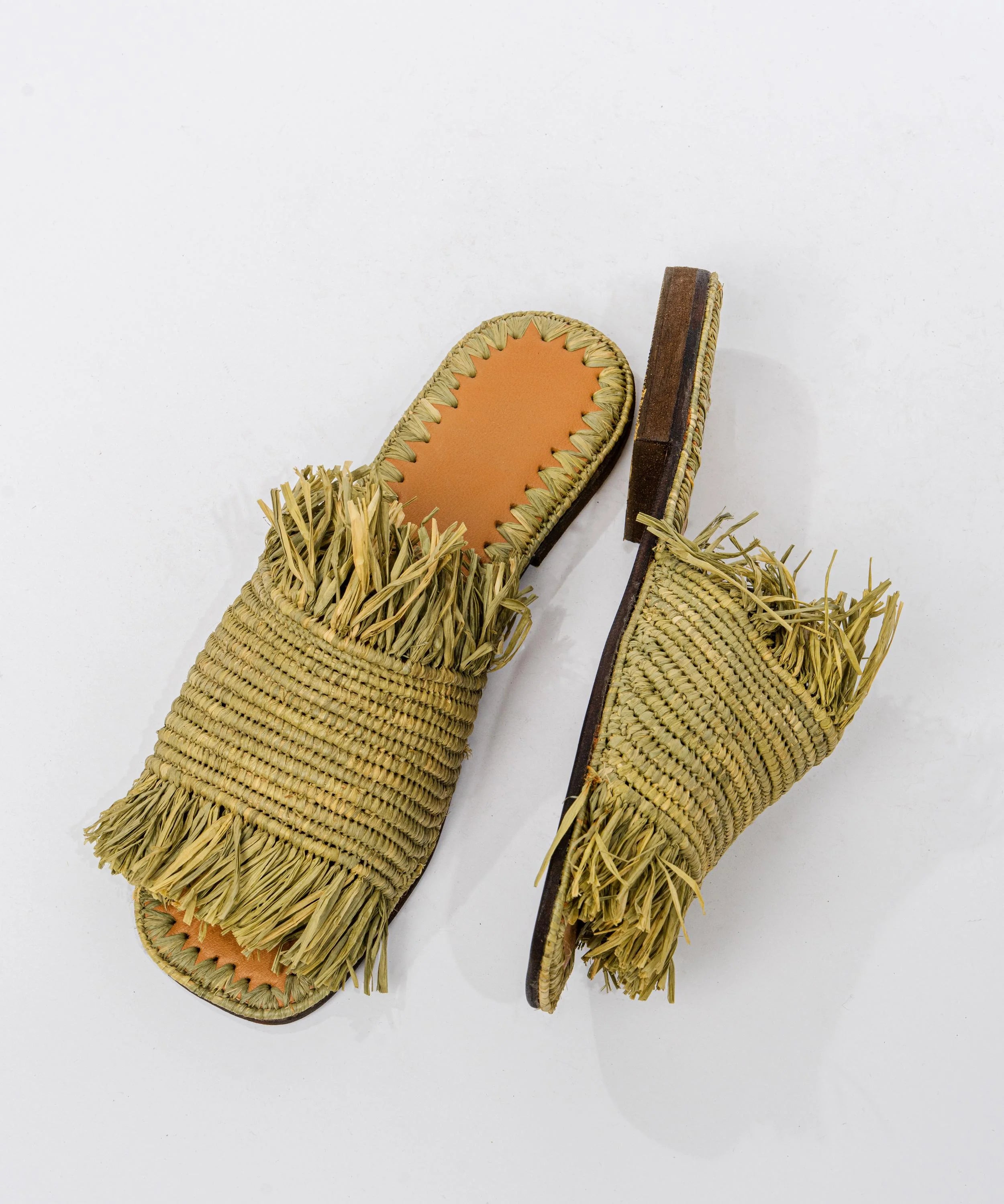 Women's Raffia Fringed Flat Slide Sandals – Olive