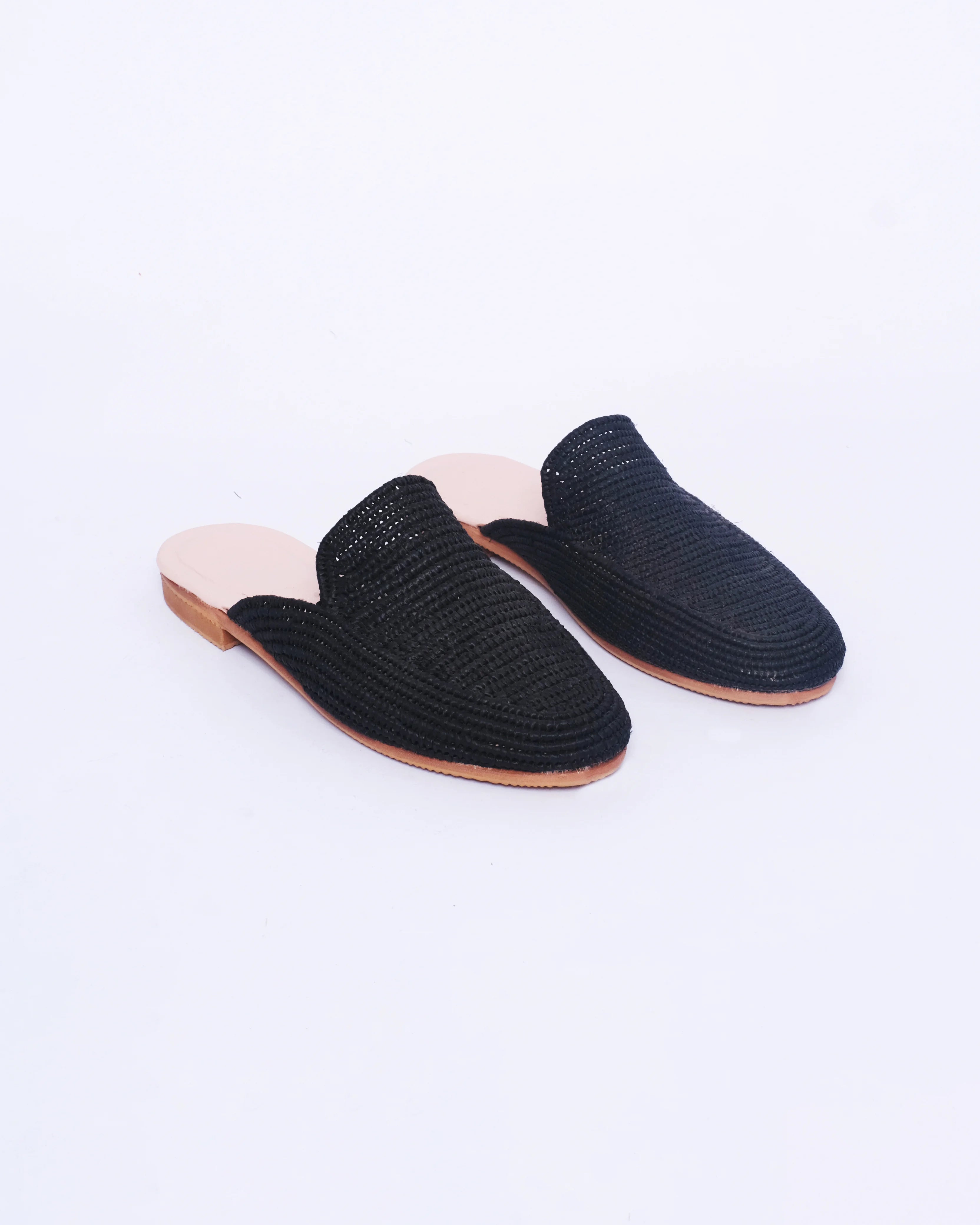 Women's Raffia Mule in Black