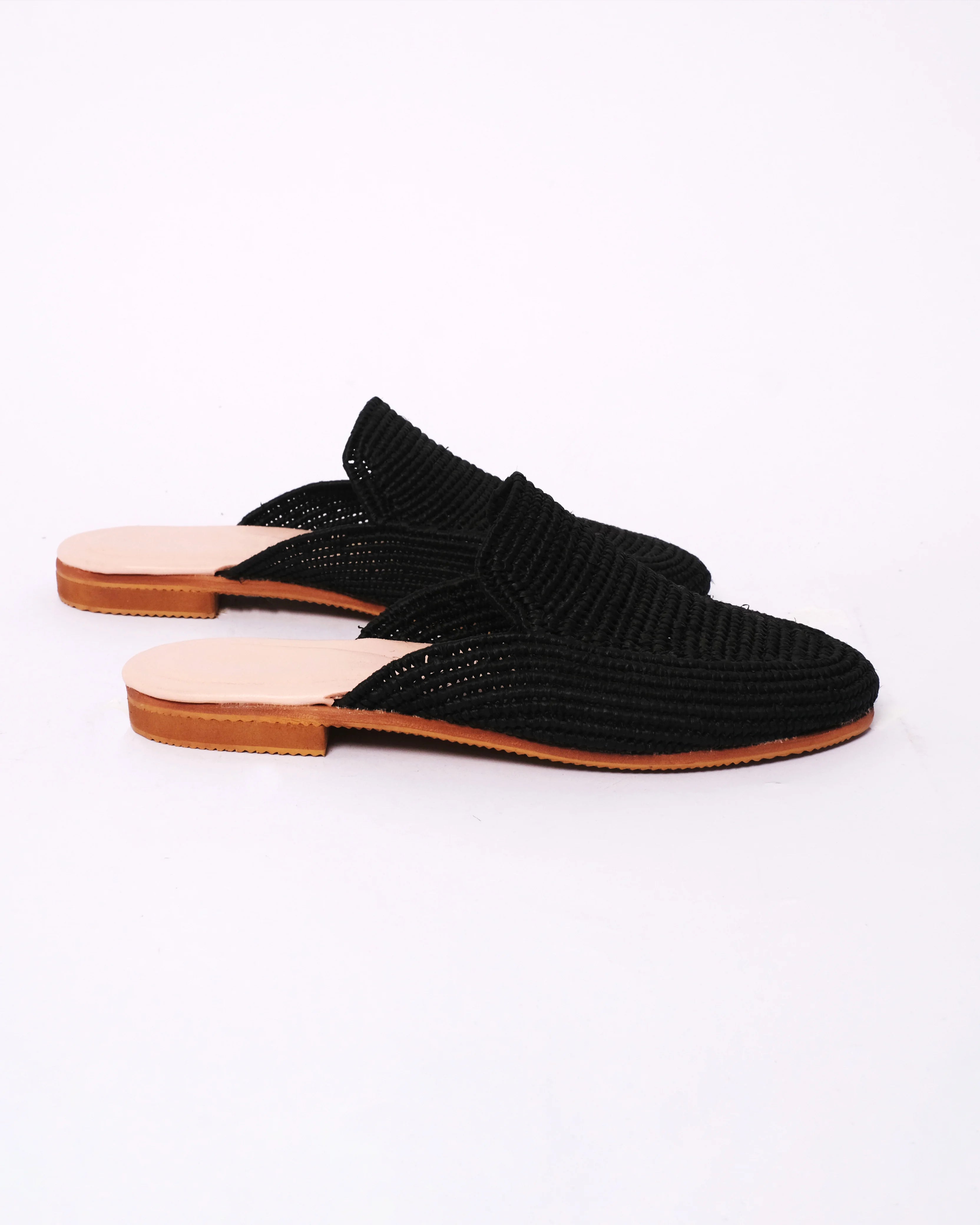 Women's Raffia Mule in Black