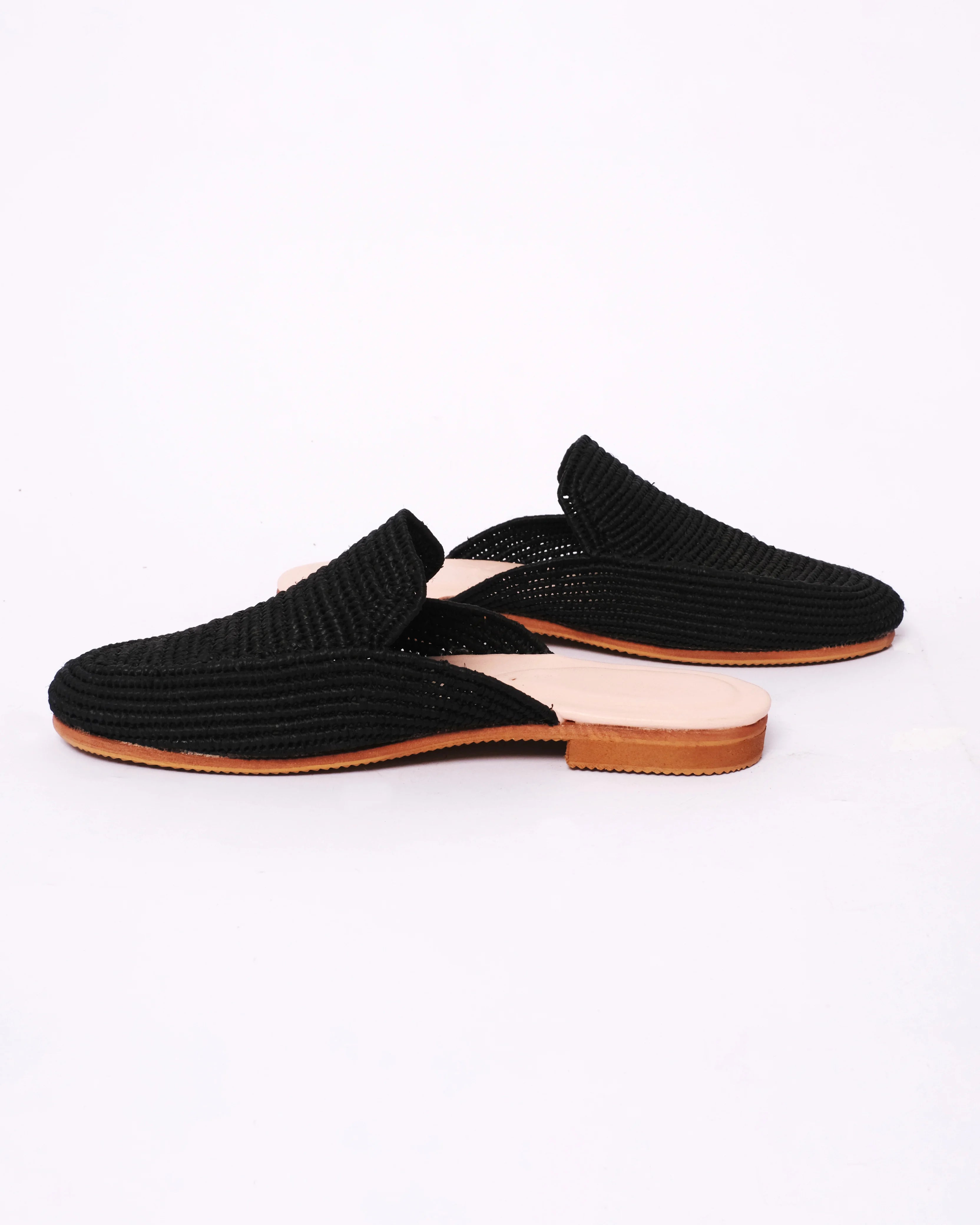 Women's Raffia Mule in Black