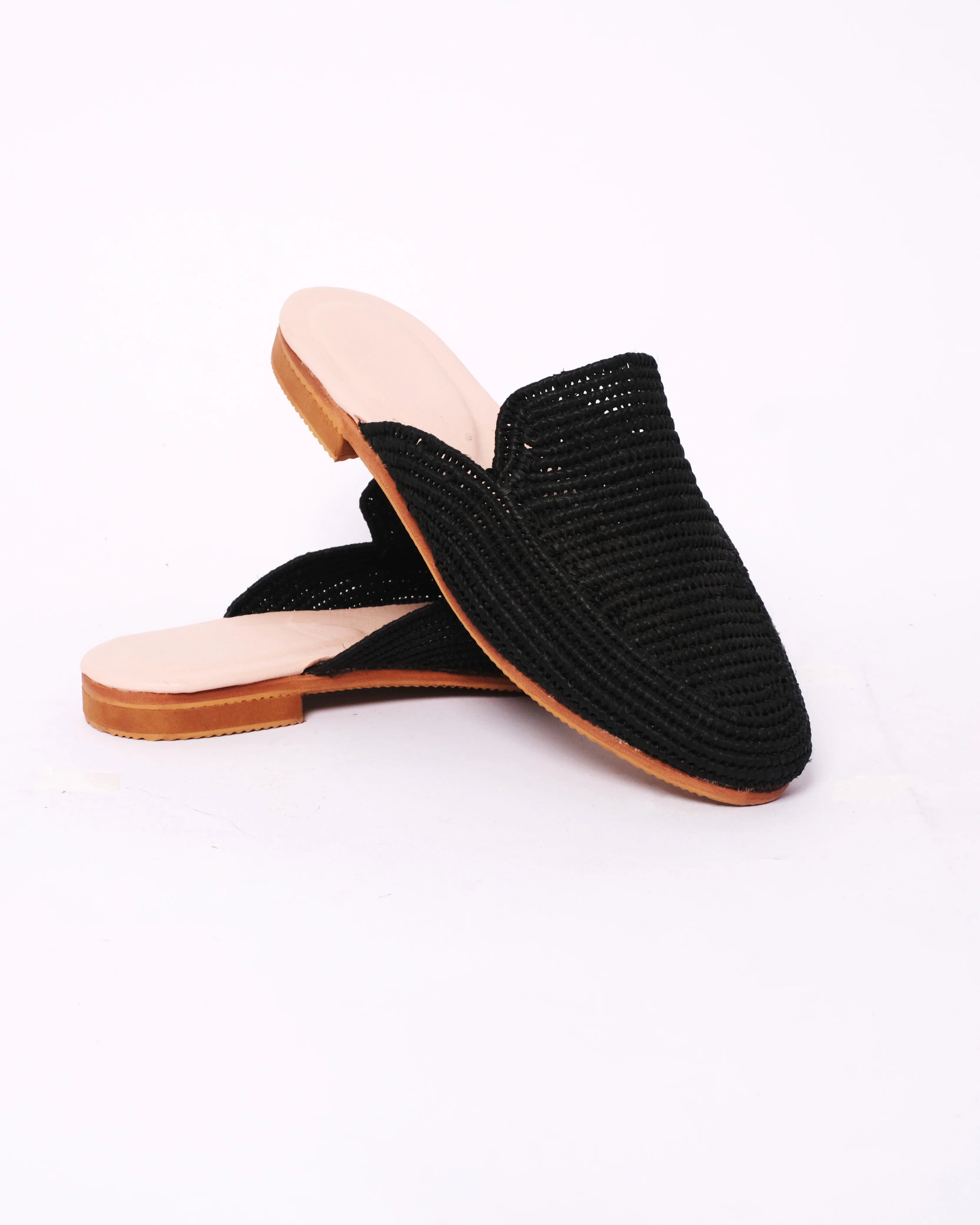 Women's Raffia Mule in Black