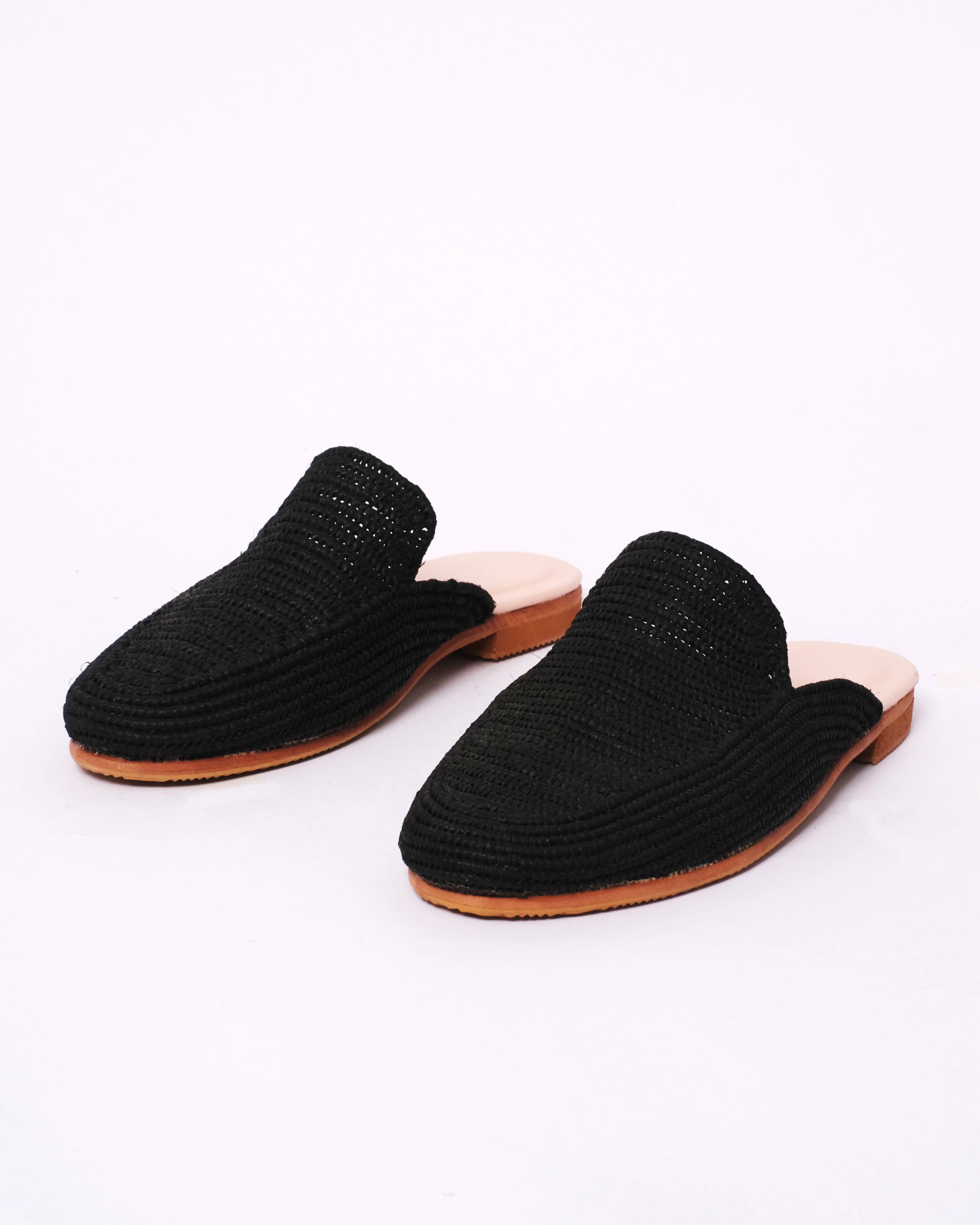 Women's Raffia Mule in Black