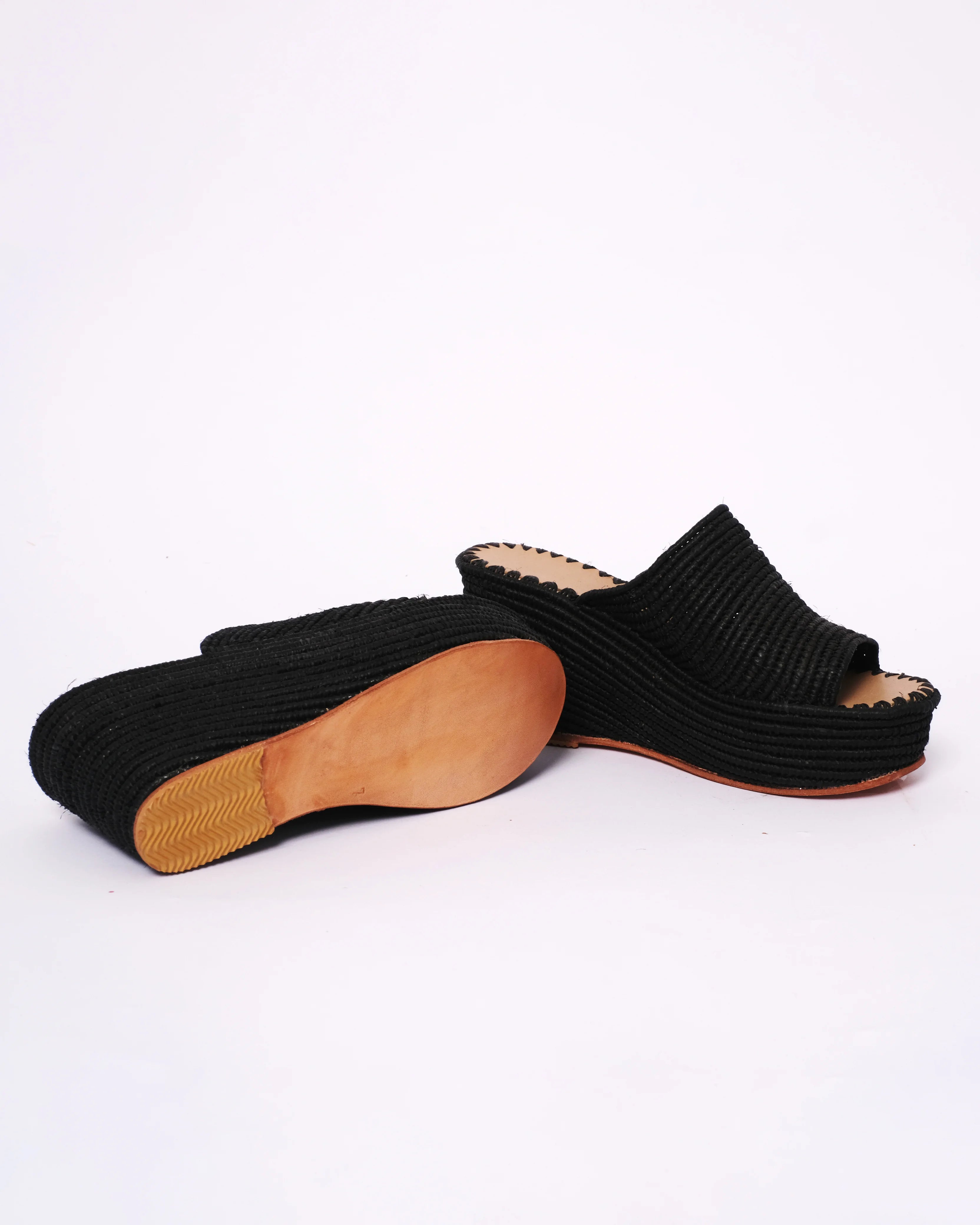 Women's Raffia Wedge Mule Sandals In Black