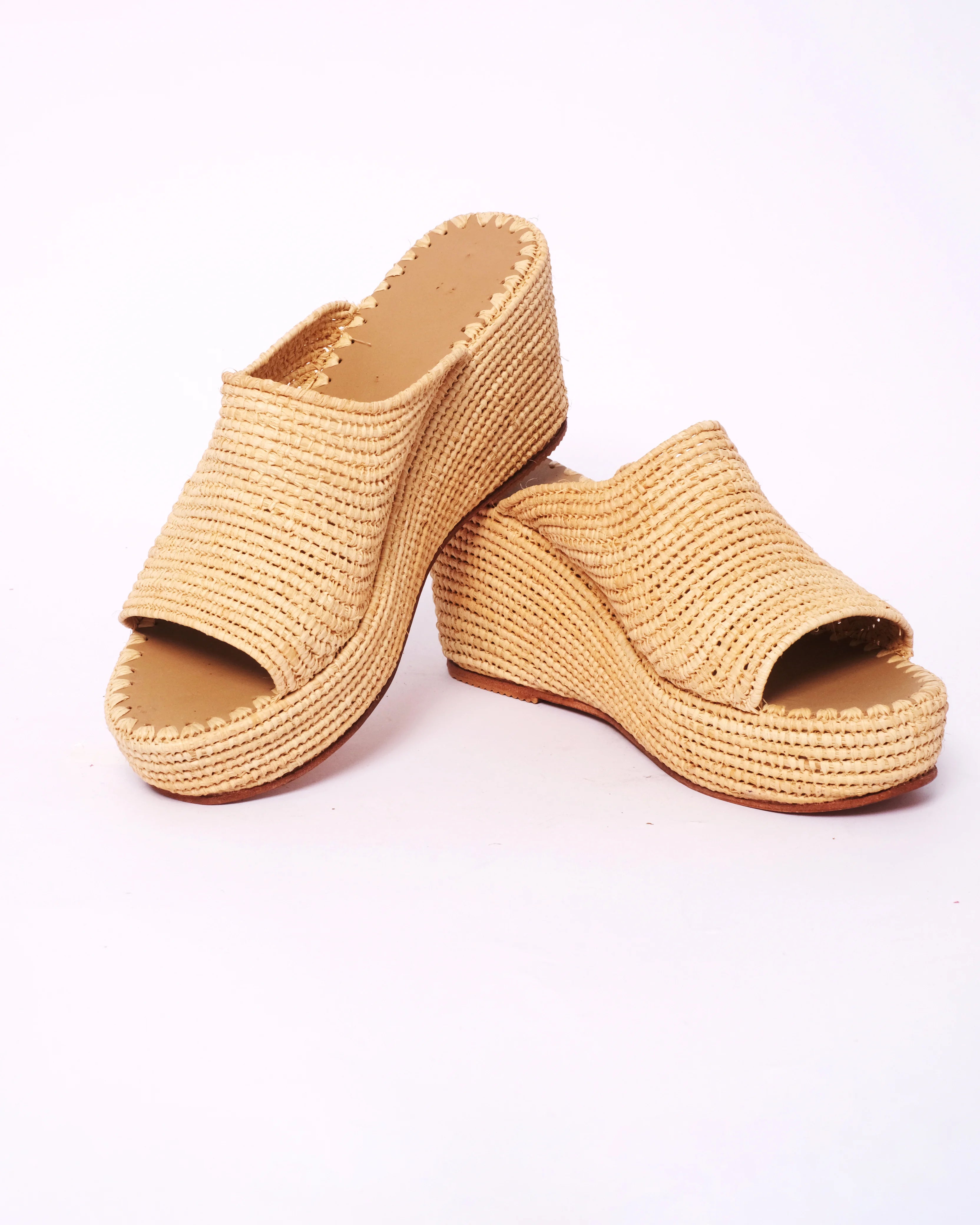 Women's Raffia Wedge Sandals In Natural
